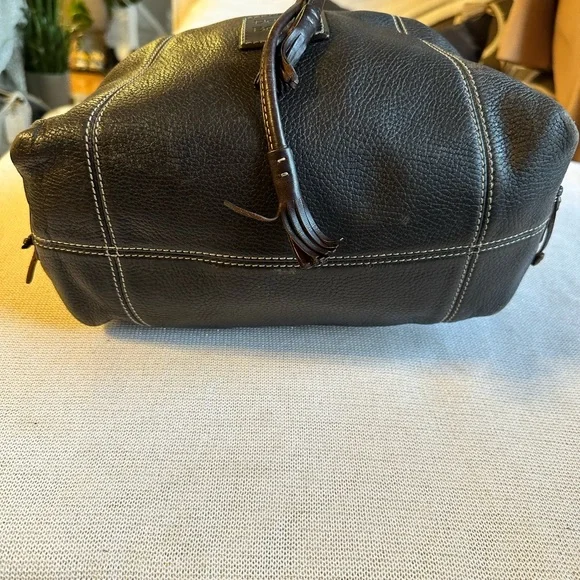 Dooney & Bourke leather brown bucket bag. Pre-loved - Picture 4 of 12